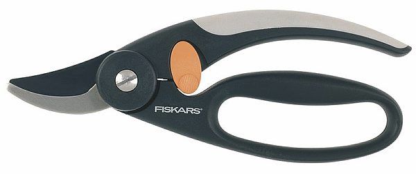 Kumera lõiketeraga aiakäärid Fiskars P44